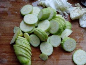 小瓜今日收购价,市场动态一览”