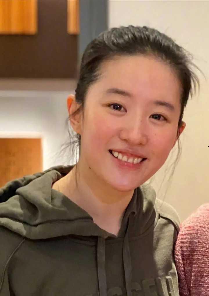 明星网红看自己梗,从梗中窥见自我魅力