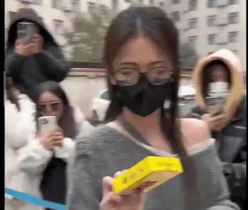 八卦主播专门爆料吃瓜假的吗,吃瓜真假难辨，揭秘网络谣言背后的真相