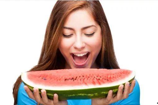 吃瓜热门人物,揭秘吃瓜热门人物背后的故事