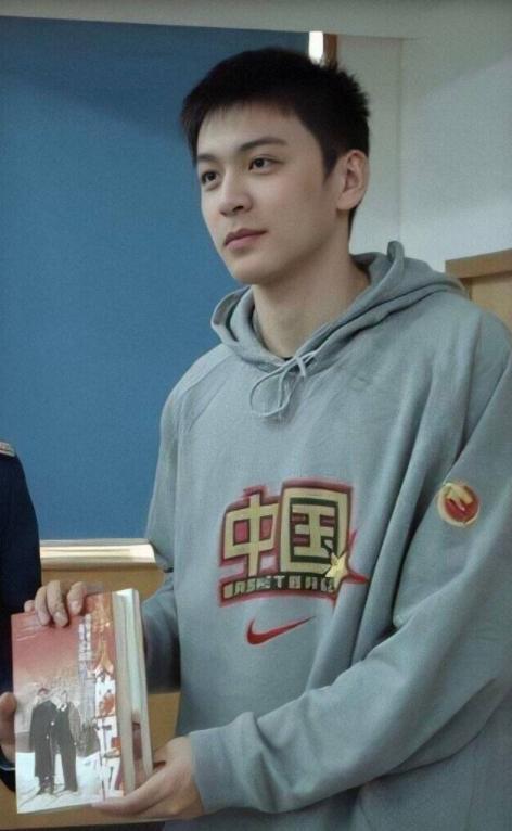 男明星网红转场视频,揭秘跨界之路