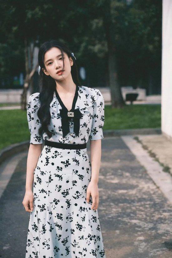 氛围感女明星网红,揭秘氛围感女明星网红的时尚影响力”