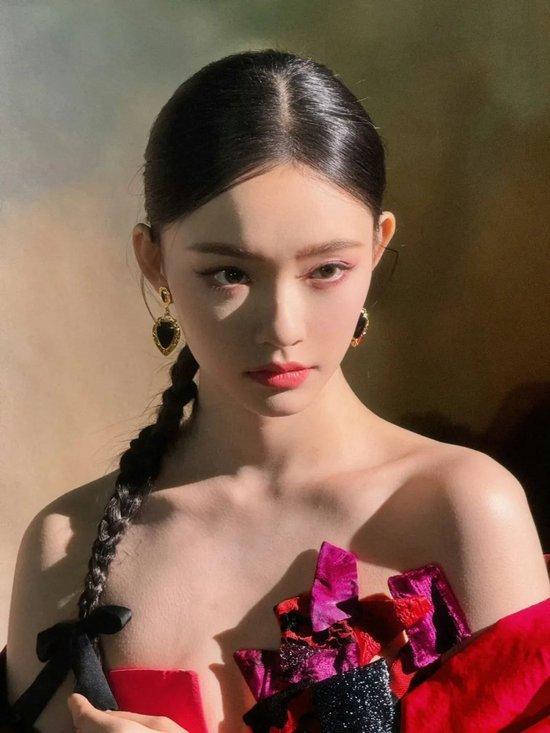 氛围感女明星网红,揭秘氛围感女明星网红的时尚影响力”