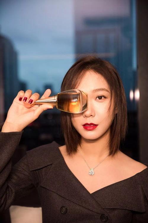 迪奥耳环明星网红推荐,明星网红热推，时尚焦点闪耀登场