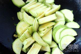 角瓜里面有点黑可以吃吗