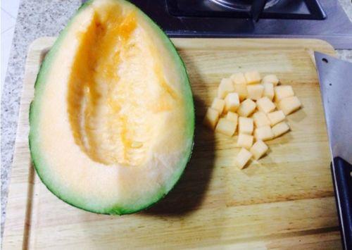 黑鸭和哈密瓜一起吃吗,美味碰撞的饮食新体验