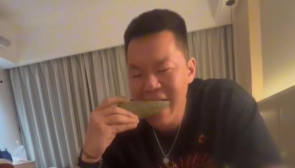 李二萌视频吃瓜黑,揭秘网红美食背后的秘密