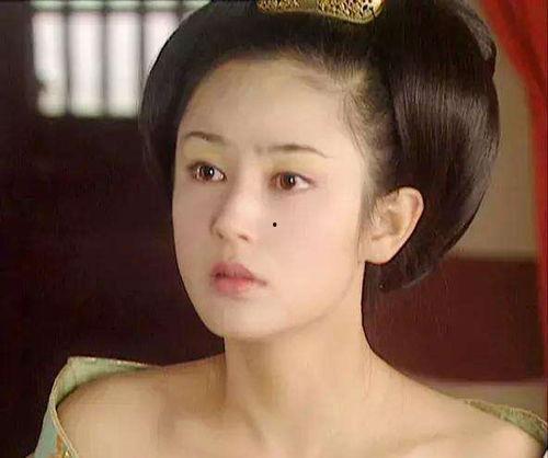 28岁的明星网红,闪耀娱乐圈的璀璨新星