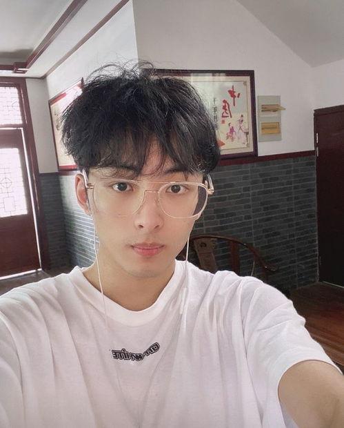 最新91黑料吃瓜重口在线,重口味吃瓜盛宴，带你领略网络暗流涌动