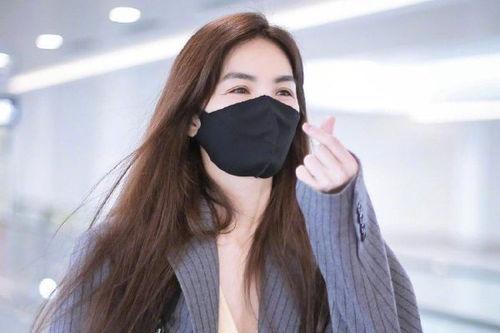 网友上传黑料吃瓜是真的吗,真相还是吃瓜？